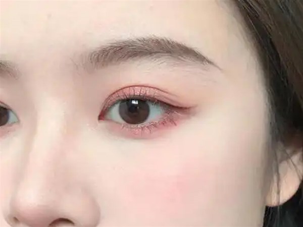 教你如何画眼影，眼影的简单画法